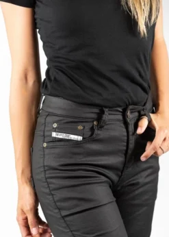 John Doe Betty Biker Jeggings Zwart Motorbroek -KTM Verkoop 2024 john doe betty biker jeggings black jdj4009 broekzak 7228